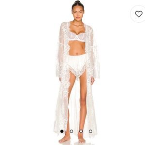 Georgina Lace robe in white